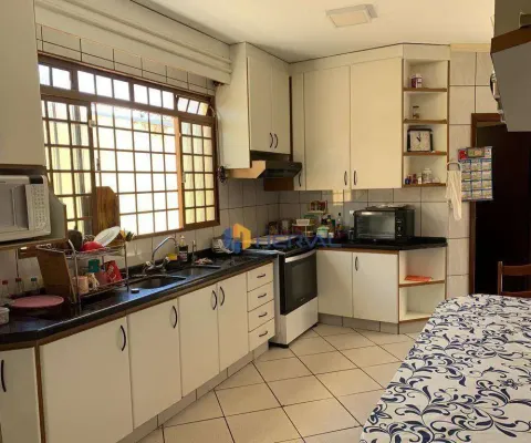 Casa com 3 quartos à venda, 230 m² por r$ 1.290.000 - zona 08 - maringá/pr