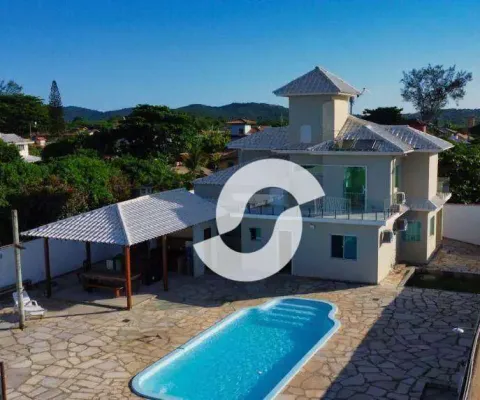 Excelente casa, com 4 suítes, piscina, churrasqueira, enorme quintal, vaga para muitos
