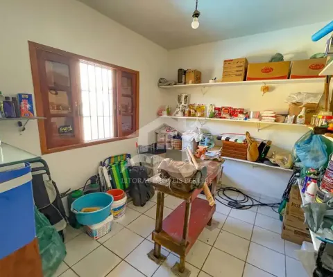 Casa térrea com edícula à venda com piscina, 3 quarto(s),  sendo 1 suíte(s)  no bairro jardim barra de jangadas, 600 metros da praia, peruíbe-sp