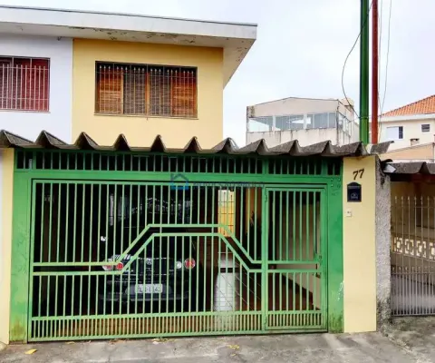 Sobrado com suíte + 2 quartos, 2 vagas cobertas e quarto empregada!