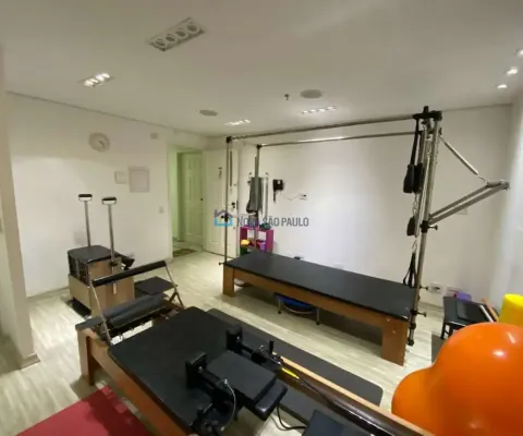 Sala comercial com 2 salas à venda na Rua Artur de Azevedo, --, Pinheiros, São Paulo