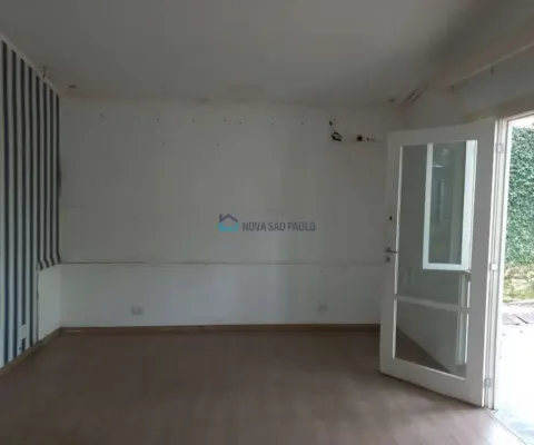Casa térrea com 180m² construídos em terreno de 408m² ? 2 dorms (1 suíte), sala em l, 3 vagas