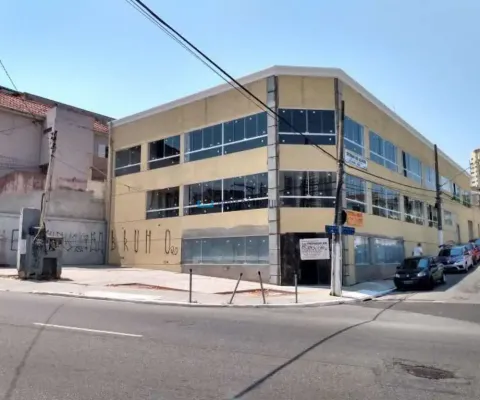Imóvel comercial de esquina com 1.200m² de área construída com renda até 2032