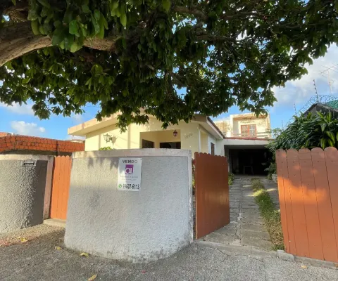 Casa com 2 quartos à venda na Rua Praia de Galinhos, 9195, Ponta Negra, Natal