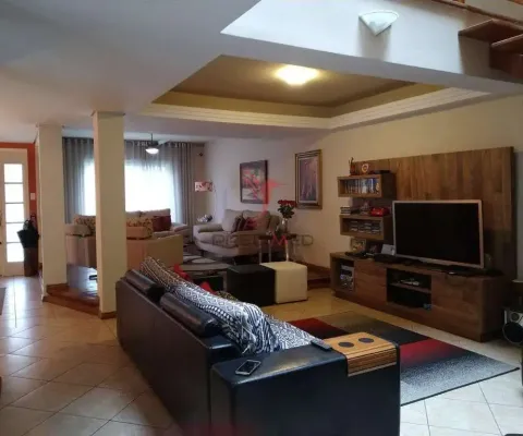Casa alto padrão, impecável, 4 dormitórios, um c/suite, área próximo ao centro e shopping