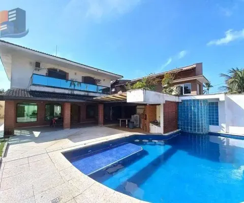 Casa sobrado 04 suítes, quintal amplo com piscina e churrasqueira!