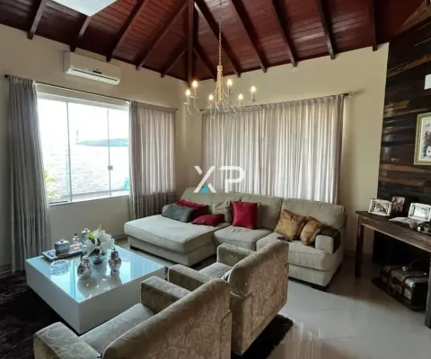 Casa de alto padrão com 3 dor, acabamentos premium e localização privilegiada.