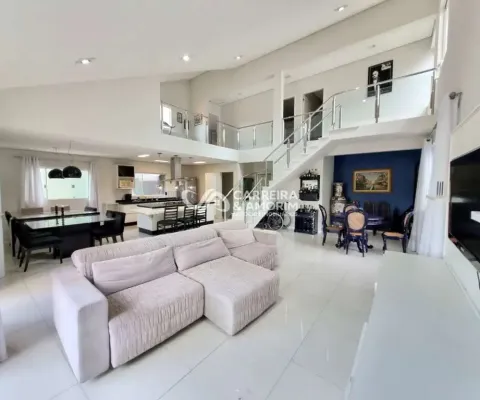 Casa a venda, sobrado alto padrão 4 dormitórios, 2 suítes, lareira, piscina, 8 vagas, amplo espaço gourmet. todo reformado. bolsão de interlagos.
