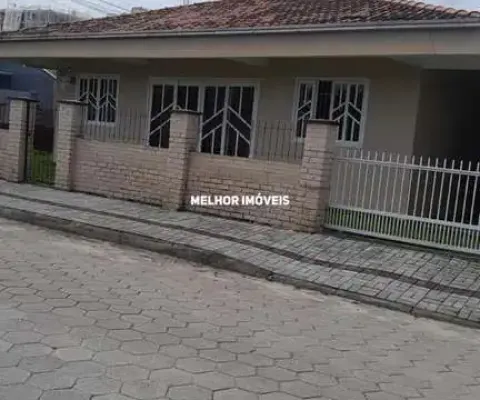 Casa com 06 dormitórios no bairro itacolomi - balneário piçarras - sc