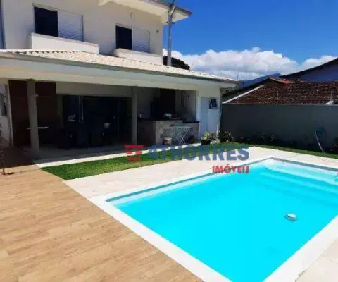 Casa de alto padrão à venda proximo ao shopping e orla de caraguatatuba