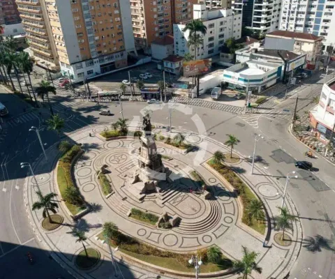 Apartamento de 2 dormitórios em santos no gonzaga, sala 2 ambientes, 2 banheiros.
