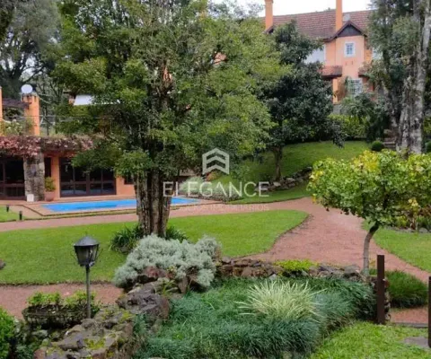 Elegance imóveis vende linda residência em condomínio fechado, próximo ao centro de gramado com 3 suítes, sacada, lareira, churrasqueira e vaga de garagem coberta. gramado - rs