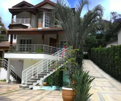 Ref: 4772 - - excelente casa alto padrão com 1.000 m² a.c. 2.000 m² de a.t , 4 dorms, 4 suítes, 5 banheiros e 8 vagas de garagem.