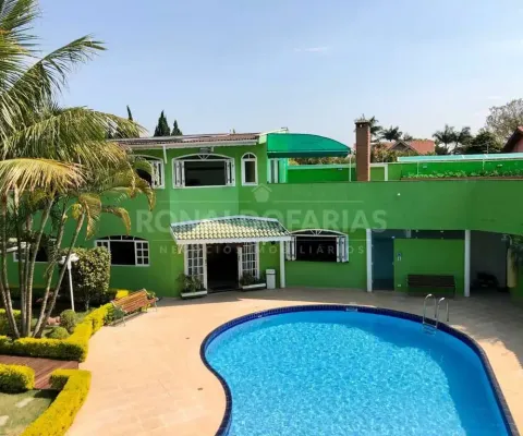 Casa à venda com 5 dormitórios e 5 suítes na região de interlagos.