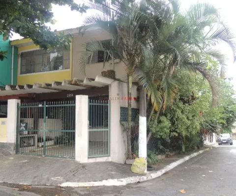 Sobrado à venda com 3 dormitórios na região do campo belo.