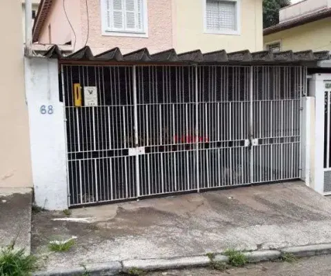 Sobrado à venda com 2 dormitóirios e 2 vagas na região do jardim consorcio.