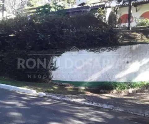 Casa térrea à venda com 3 dormitórios e 1 suíte na região de alphaville.