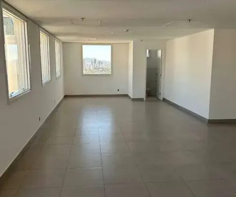 Excelente conjunto comercial, sala de 77m, sendo 3 banheiros, e 2 vagas.