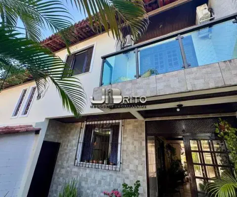 Casa duplex à venda, 4 suítes com espaço gourmet e piscina, caminho das árvores