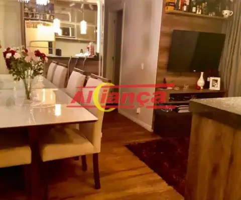 Apartamento reformado de 56m² com 3 dormitórios, suíte ampliada e vista para a piscina