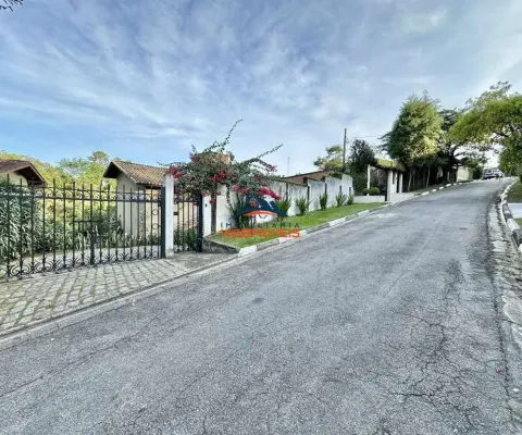 Imperdível! linda casa em condomínio à venda em carapicuíba-sp, chácara são joão. com 3 quartos, 1 suíte, 3 salas, 3 vagas e 355m².