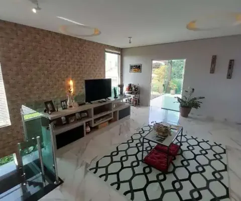Casa condomínio com portaria 24 horas, próximo a fornac