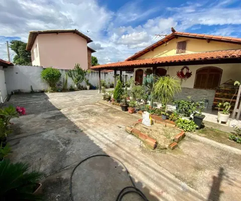 Casa de 03 quartos com area de lazer proxima ao centro