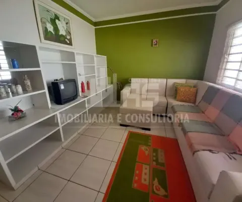 Casa para locação contendo 3 quartos sendo 2 suítes.