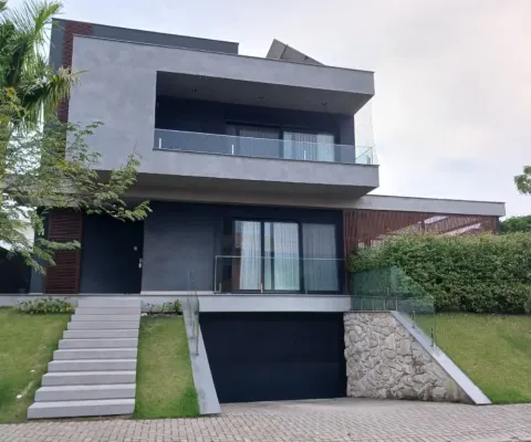 Excelente casa de alto padrão com 4 suítes no rio tavares em florianópolis