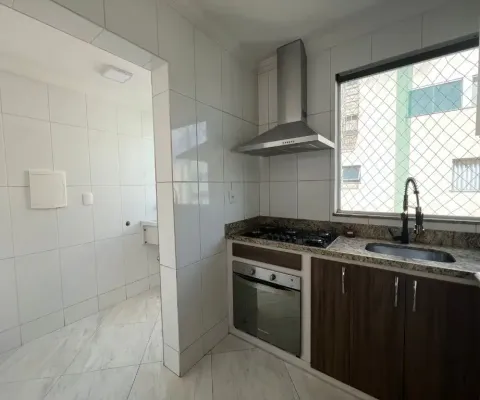 Apartamento 03 quartos, suite, 2 vagas e armários no bairro sta terezinha/bh