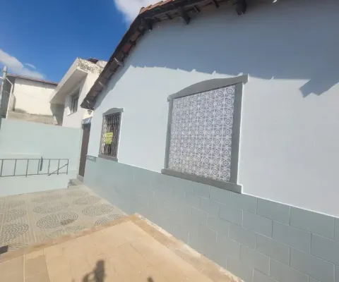 Casa com 2 quartos para alugar na Rua Meyer, 547, Alto Caiçaras, Belo Horizonte