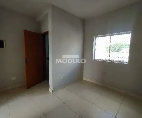 Apartamento com 2 quartos para alugar na Rua Aelza Amélia Pereira, --, Jardim Ipanema I, Uberlândia