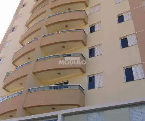 Apartamento com 3 quartos para alugar na Rua Paraná, --, Brasil, Uberlândia