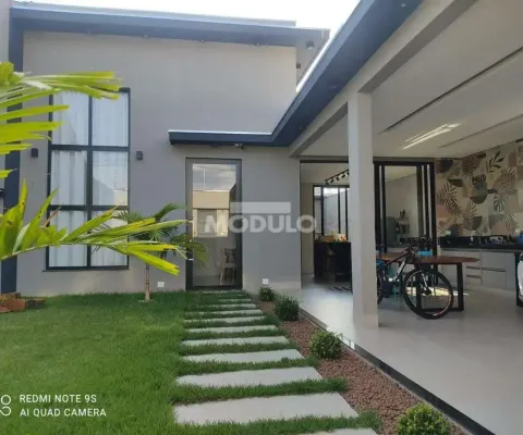 Casa com 3 quartos à venda na Rua Roterdã, --, Jardim Europa, Uberlândia