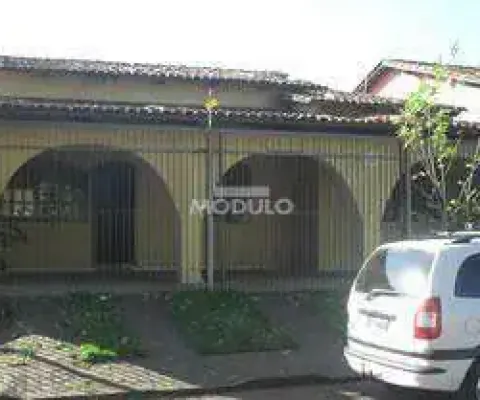 Casa residencial para locação no bairro cidade jardim.