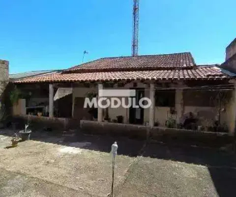 Casa residencial à venda, 3 quartos, 2 vagas, planalto - uberlândia/mg