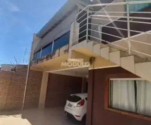 Casa residencial à venda, 5 quartos, 2 suítes, planalto - uberlândia/mg