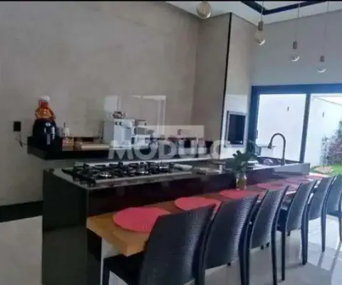 Casa em condomínio fechado com 3 quartos à venda na Avenida Manuel Lucio, --, Grand Ville, Uberlândia