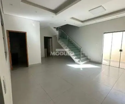 Sobrado à venda, 3 quartos, 1 suíte, 2 vagas, segismundo pereira - uberlândia/mg