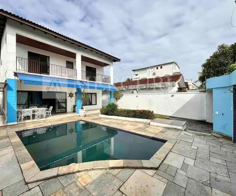Casa no guarujá, enseada, 4 quartos, sala para 4 ambientes, sacada, piscina e churrasqueira - mercuri imóveis - imobiliária no guarujá