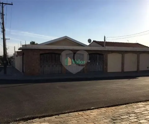 Casa com 3 quartos à venda na Rua Cesar Dacorso Filho, 130, Vila Carmem, São Carlos
