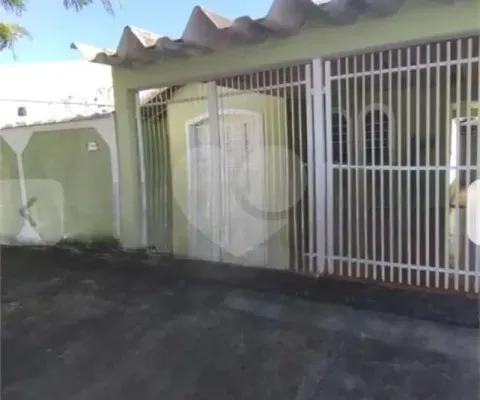 Casa com 3 quartos à venda na Rua Cesar Dacorso Filho, 1542, Vila Carmem, São Carlos