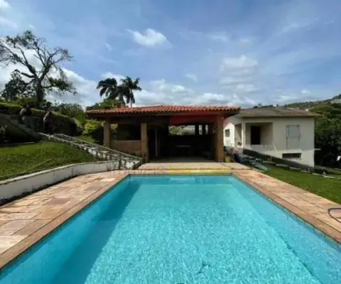 Chácara em atibaia - 400 m2 de área contruída. 6.000 m2 de terreno