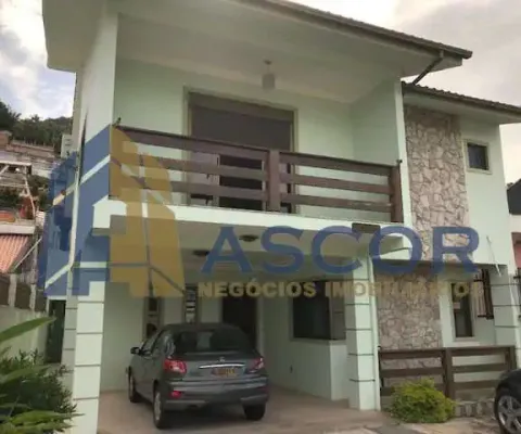 Casa com 4 quartos à venda na Avenida Governador Jorge Lacerda, --, Costeira do Pirajubaé, Florianópolis