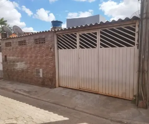 Casa 02 quartos aceita carro sol nascente proximo setor madureira rua com asfalto