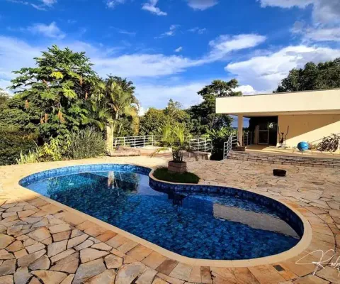 Casa térrea no aldeia do vale – 4 suítes, piscina aquecida e amplo contato com a natureza