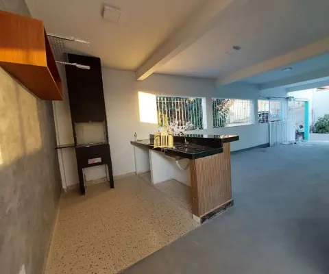 Casa à venda em esmeraldas-mg, bairro são pedro: 2 quartos, 3 salas, 2 banheiros, 3 vagas de garagem!