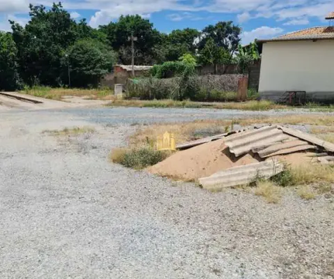 Casa à venda em esmeraldas-mg, bairro fernão dias: 2 quartos, 1 sala, 1 banheiro, 20 vagas, 120m² de área!