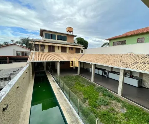 Casa de alto padrão com vista, piscina, área gourmet, casas anexas, loja e 3 entradas