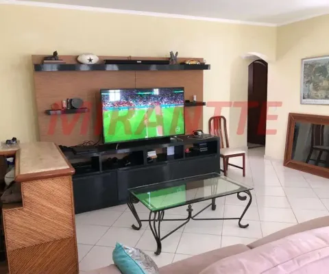 Cond. fechado de 180m² com 3 quartos em horto florestal